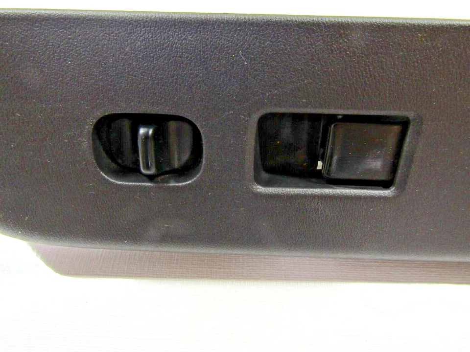 1996-1999 Nissan Pathfinder Right Front Passenger Side Window Control Switch OEM - Image 2 of 4