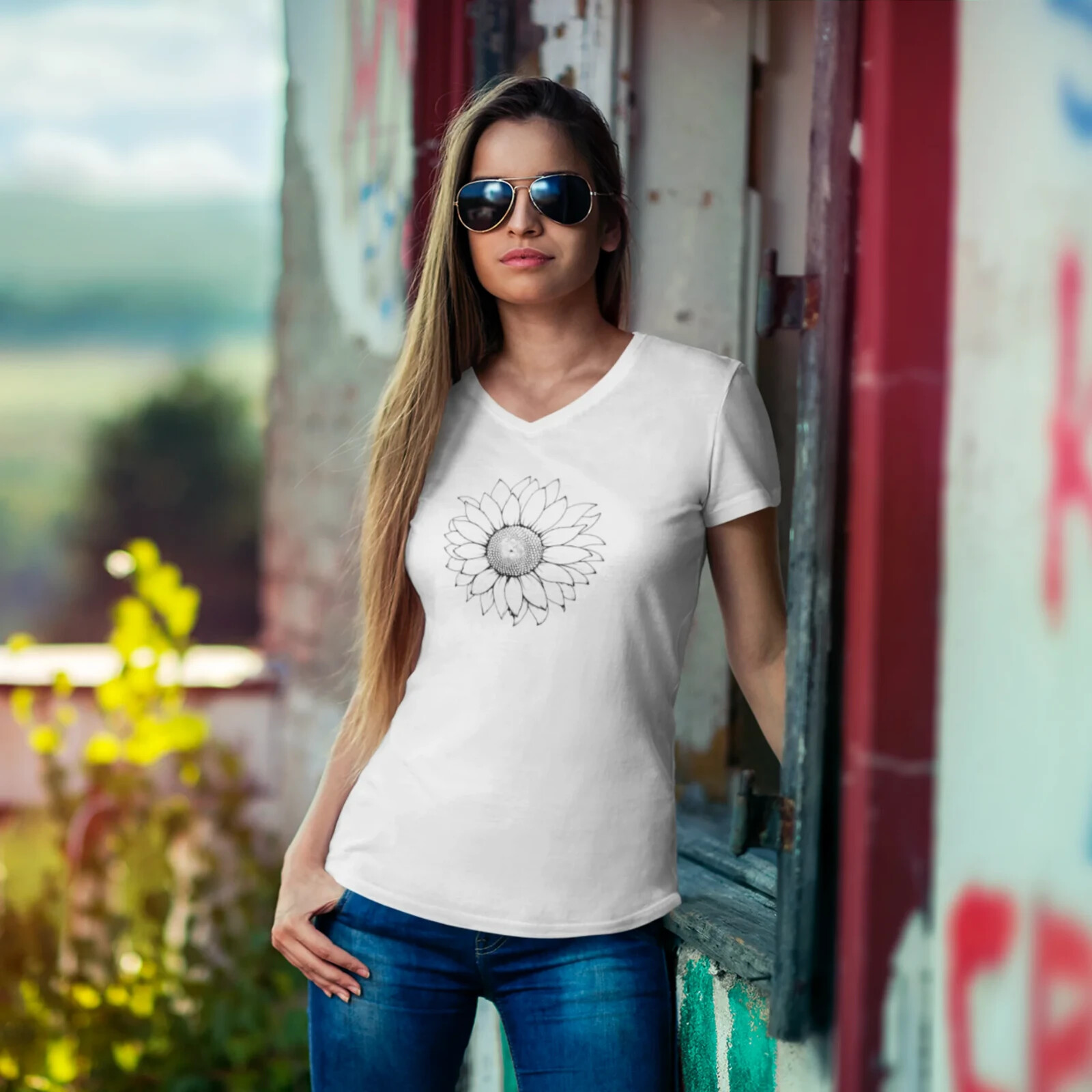 Chic & Comfy: Women's Short Sleeve V-Neck T-Shirt for Effortless Style