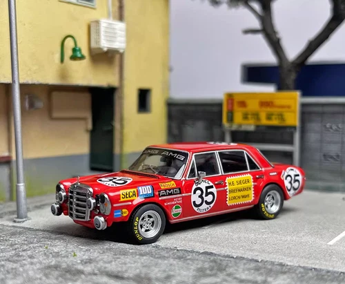 Liberty 64 1:64 300 SEL Mercedes-Benz Red Pig No.35 Automodell Deluxe Edition - Bild 4 von 10