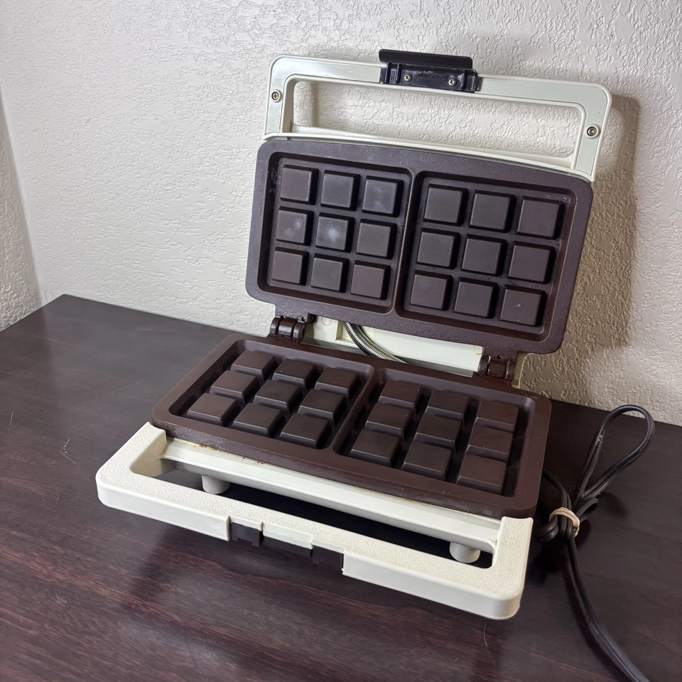 Gofrera belga crujiente Oster Gold N de colección 712-06A probada y funciona muy bien. Foto 2 de 4