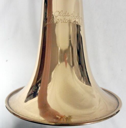 F.E Olds & Sons corno volante in ottone con custodia in pelle originale e boccaglio tono EZ - Foto 7 di 22