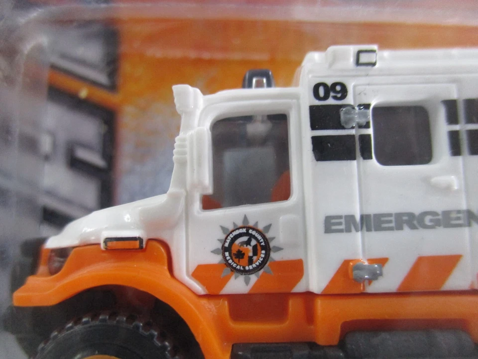 Matchbox MBX Heroic Rescue 4x4 Scrambulance White and Orange 2012 Mattel #73 BN - Image 3 of 4