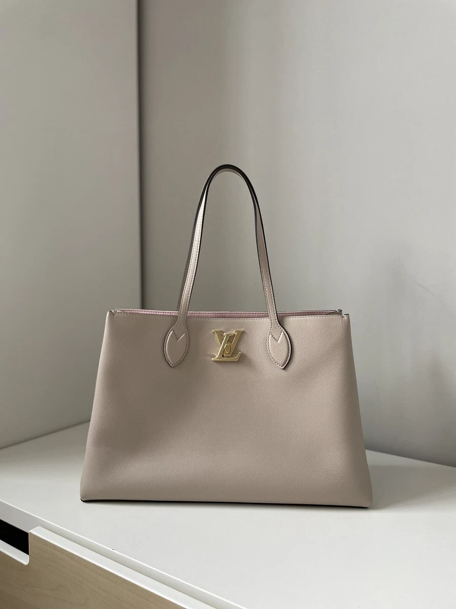 louis vuitton lock me shopper