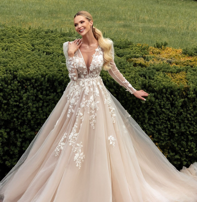 Boho Light Champagne Wedding Dresses Long Sleeves Deep V Neck Lace Bridal  Gowns