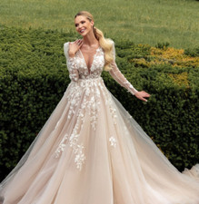 Boho Light Champagne Wedding Dresses Long Sleeves Deep V Neck Lace Bridal Gowns