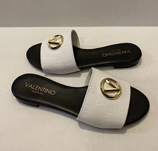 VALENTINO By Mario Valentino BUGOLA Logo White Leather Flat Sandals Size 9 NEW