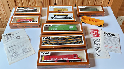 Lot of 6  Vintage TYCO HO Scale Trains With Boxes, Power Pack and Curved Track