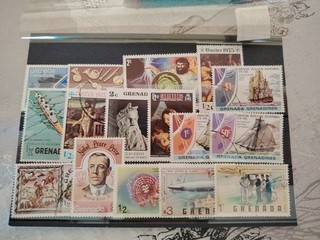 16 timbres Grenade lot 781