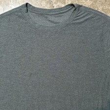 Vuori Shirt Mens XS Green Strato Tech Tee Stretch Lightweight Yoga Gym