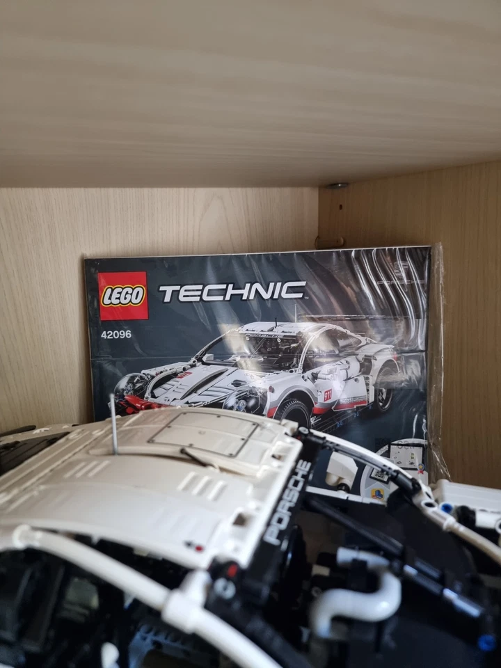 LEGO Technic 42096 Porsche 911 RSR, foto 3 di 5
