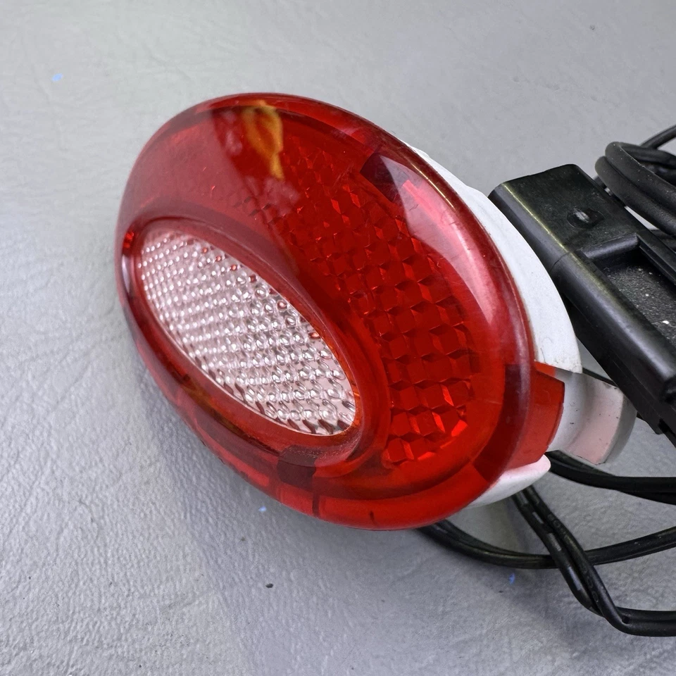 07-14 Cadillac Escalade Left Front Driver Door Panel Courtesy Light Lamp OEM - Image 4 of 4