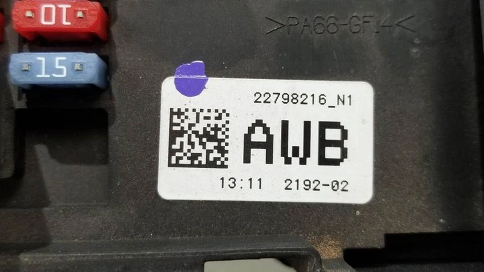 GMC Sierra 2500 3500 2010-2014 camioneta pickup 6,6 L Duramax motor diésel caja de fusibles Foto 4 de 4