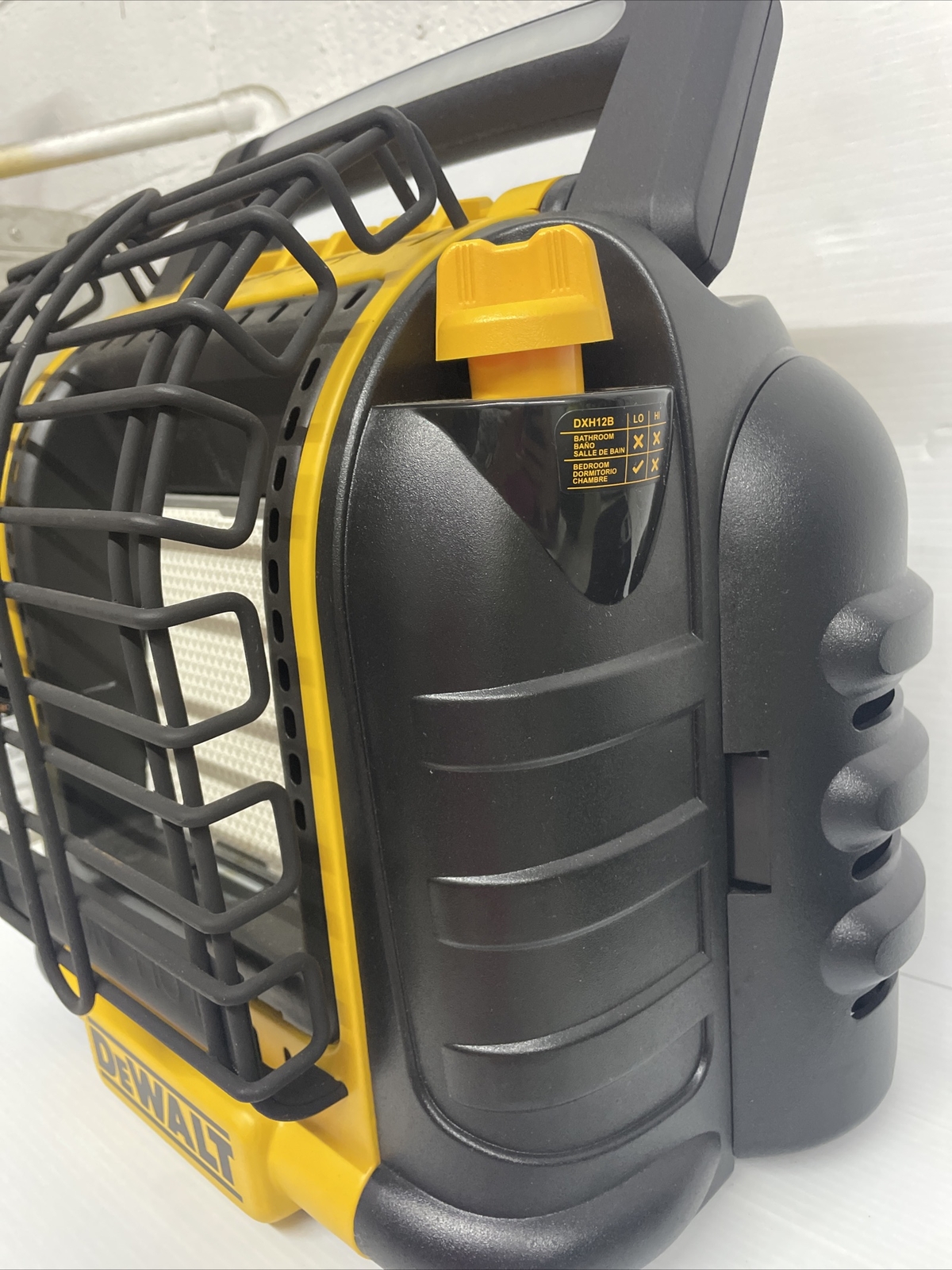 DEWALT Portable Radiant 12000-BTU Outdoor Portable Radiant