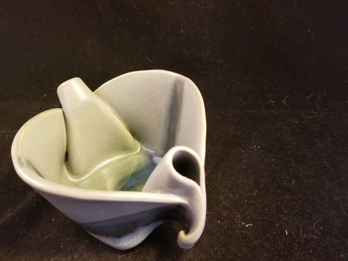 Free form "Art pottery dish Canada - Picture 3 of 4