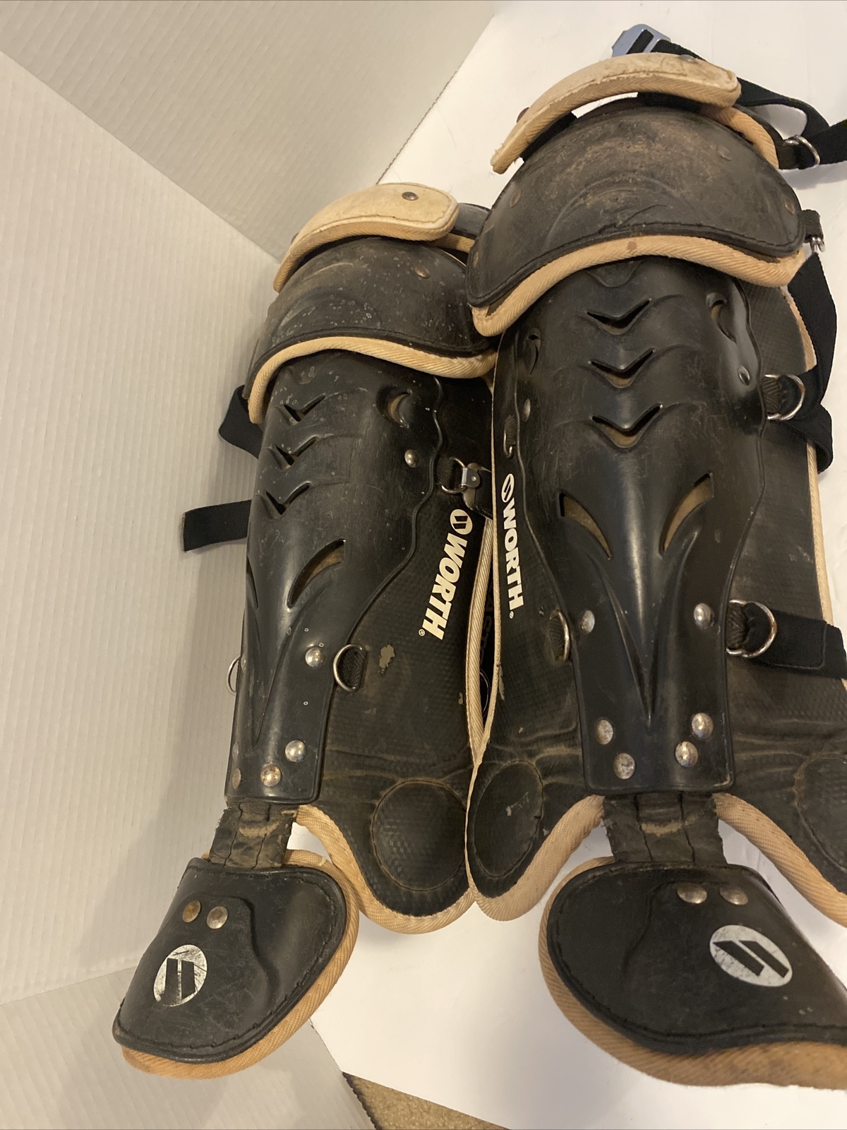 Worth Catchers Leg Guard Intermediate 13” Ages 1215 With Knee Savers