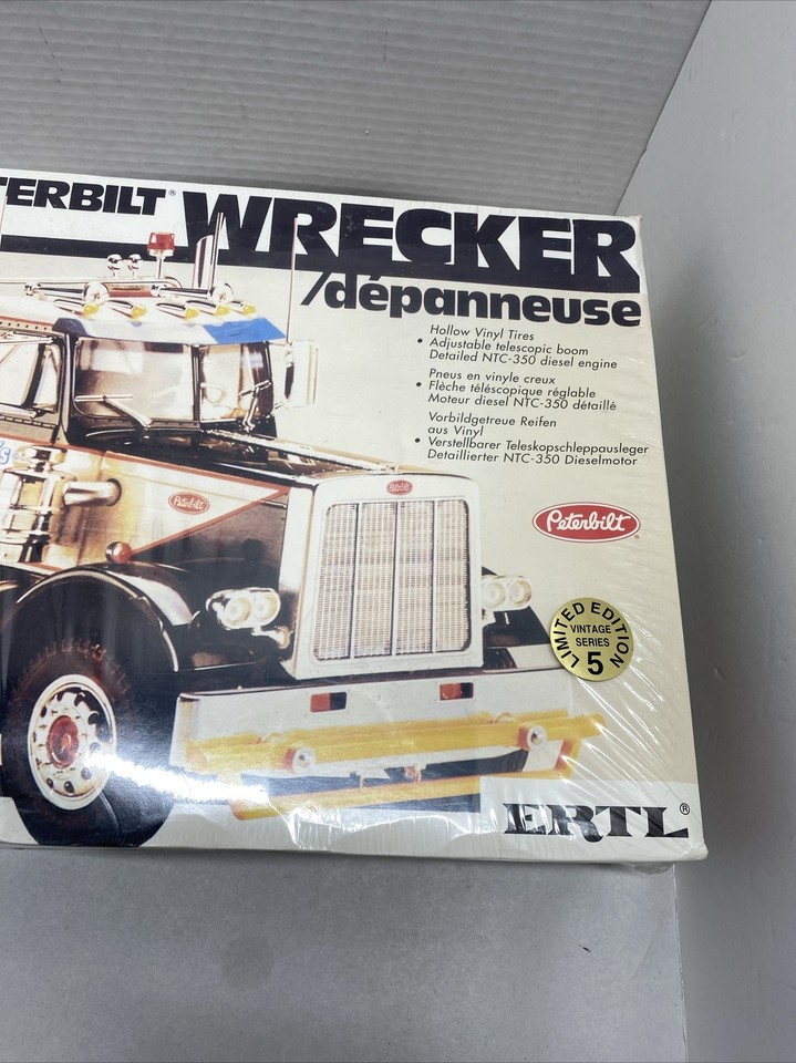 AMT Ertl 1/25 Scale Peterbilt Wrecker Model Truck Kit 8126 FACTORY ...