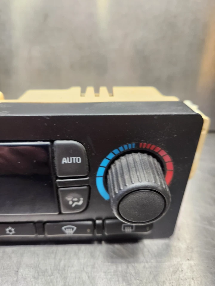 05-06 GMC Envoy XL XUV GM Control de temperatura automático delantero CJ2 OEM 15814152 Foto 3 de 4