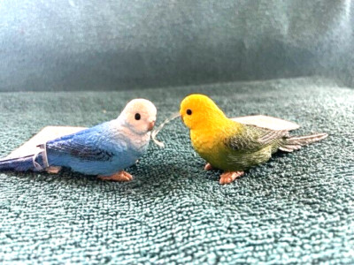 TWO BIRDS/ parakeet/budgie/ toy/ desk/ cake/ display/ NEW with