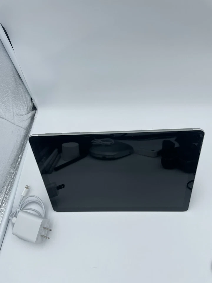 Microsoft Surface Go 2 1926 Windows 10 Pro Pentium 1.70GHz 64GB  Wi-Fi  Silver - Image 4 of 4