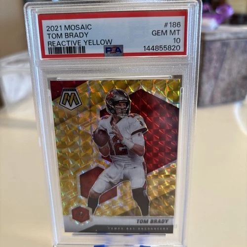 2021 Panini Mosaic - Tom Brady #186 Reactive Yellow Mosaic Prizm