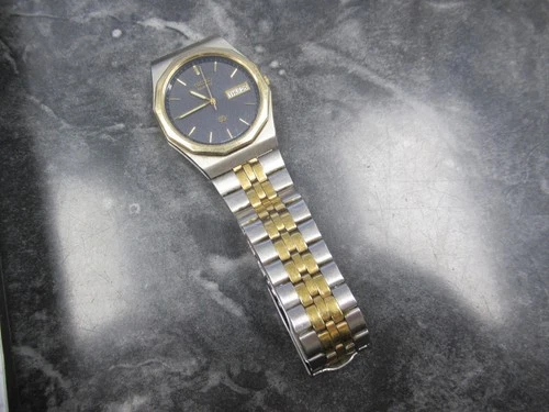 Vintage Men's Seiko SQ Quartz 5Y23-6A39 Black Dial Day Date Wristwatch Running