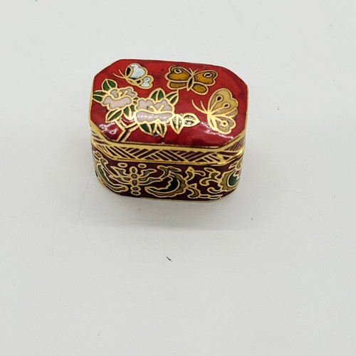 Small Oval Enamel Cloisonne Hinged Gold Red Trinket/Pill Box Floral Design 1" - Picture 2 of 16
