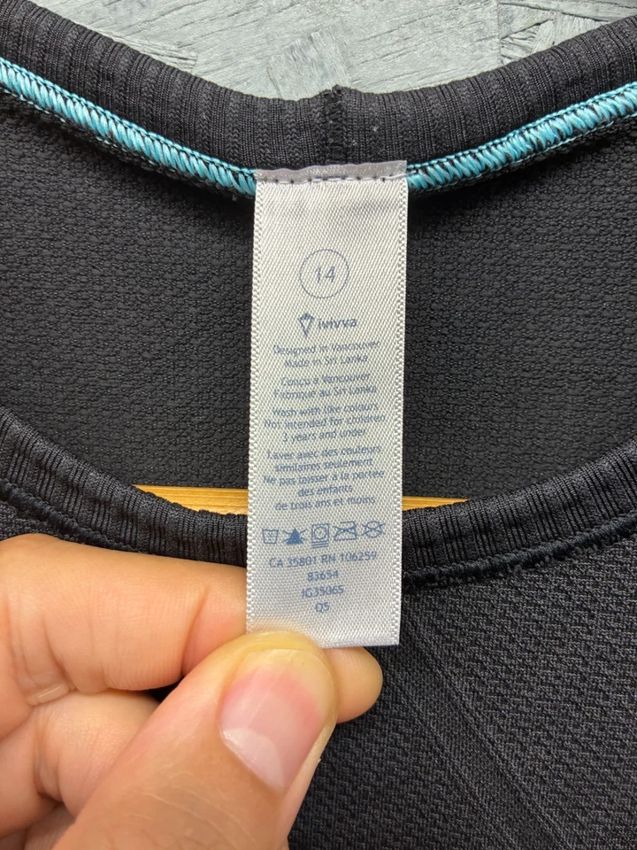 Camiseta deportiva de manga corta negra para niñas talla 14 ivivva by Lululemon Foto 3 de 4