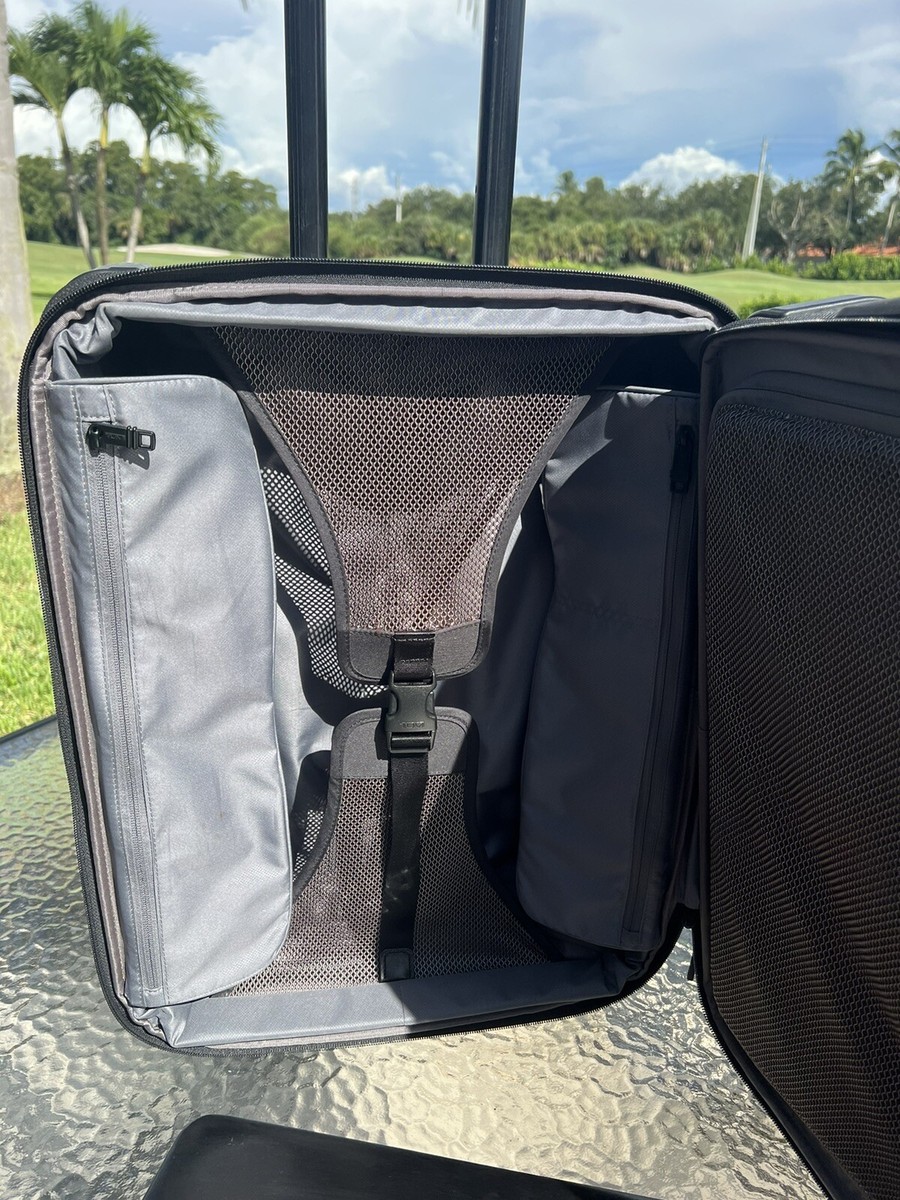 Tumi Alpha 2 Black Expandable 4 Wheeled Spinner Carry-On - $895