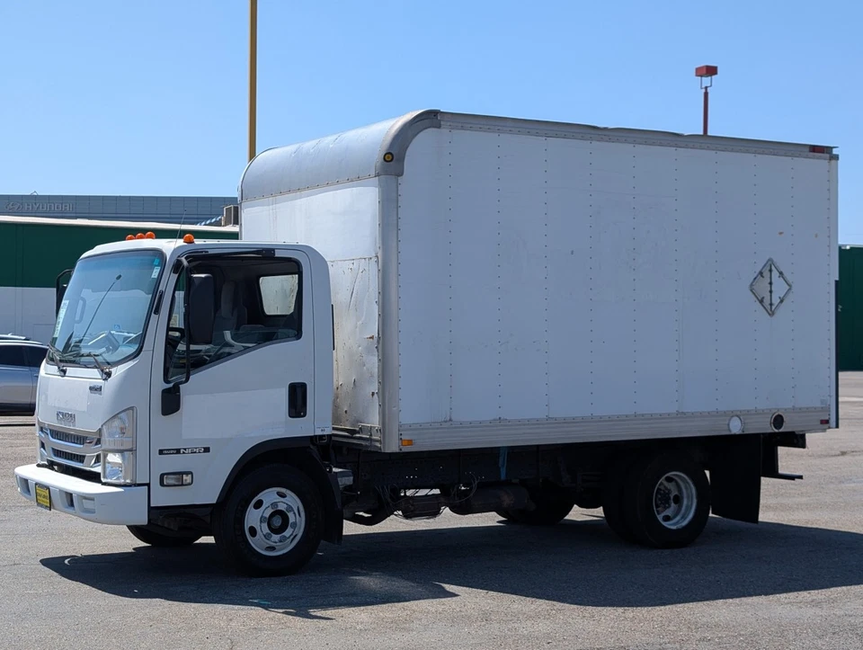 Camión de carga Isuzu NPR 2016 14 FT GAS Foto 2 de 4