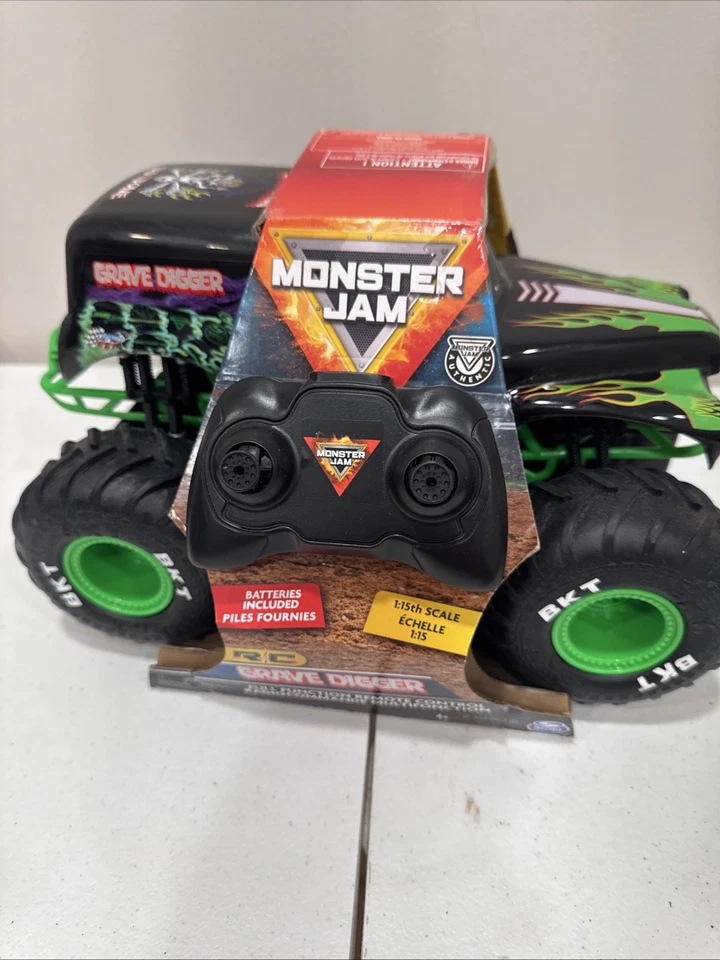 Monster Jam 1:15 Radio Control 2.4GHz Grave Digger Monster Truck Toy 4y+ - Image 2 of 4