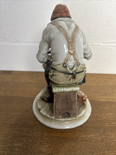 Vintage Andrea by Sadek Large Detailed Statue of a Cobbler 1960's VERY RARE - Picture 4 of 9