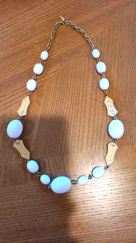 Vintage Trifari Asian Inspired Goldtone Chunky White Bead Necklace - Picture 2 of 7