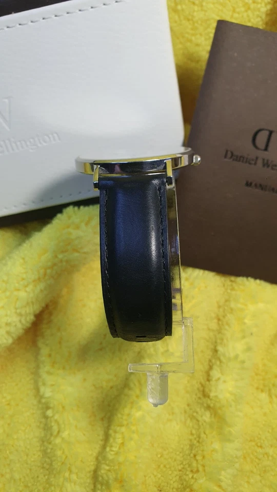 Daniel Wellington Unisex Watch Leather Strap 36mm Original Box/Paperwork. - Image 3 of 4