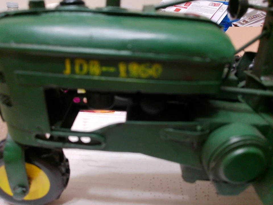 1 /12 GREEN TRACTOR IN A BOX Lot 0 0 0 0 4 - Image 2 of 4
