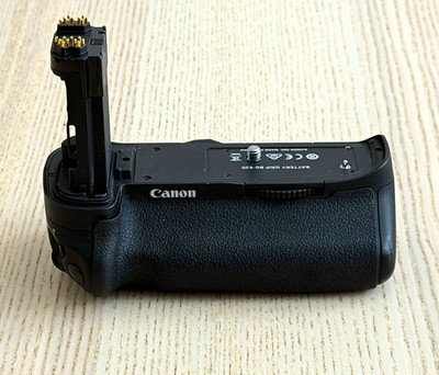 Canon BG-E20 Battery Grip for EOS 5D Mark IV, Vertical Shooting, Black