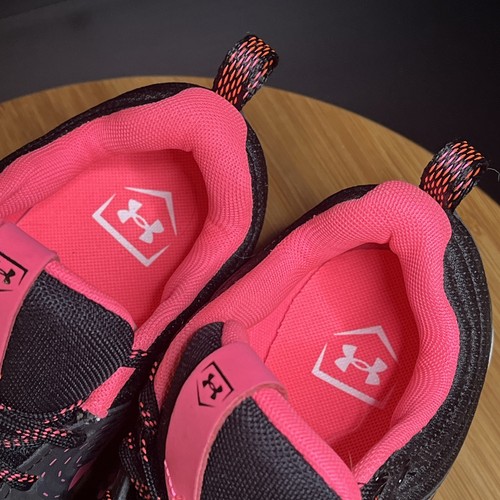 Neu ohne Karton Under Armour Glyde Softballschuhe Mädchen 6 schwarz pink Schnürschuhe Gummispikes - Bild 16 von 24