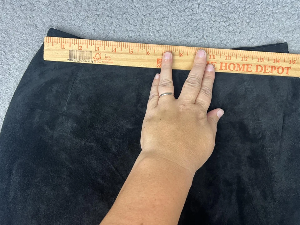 Saia St. John's Bay Feminina 10 Preta Lavável Couro Camurça Forrado Zíper Traseiro Midi - Imagem 2 de 4