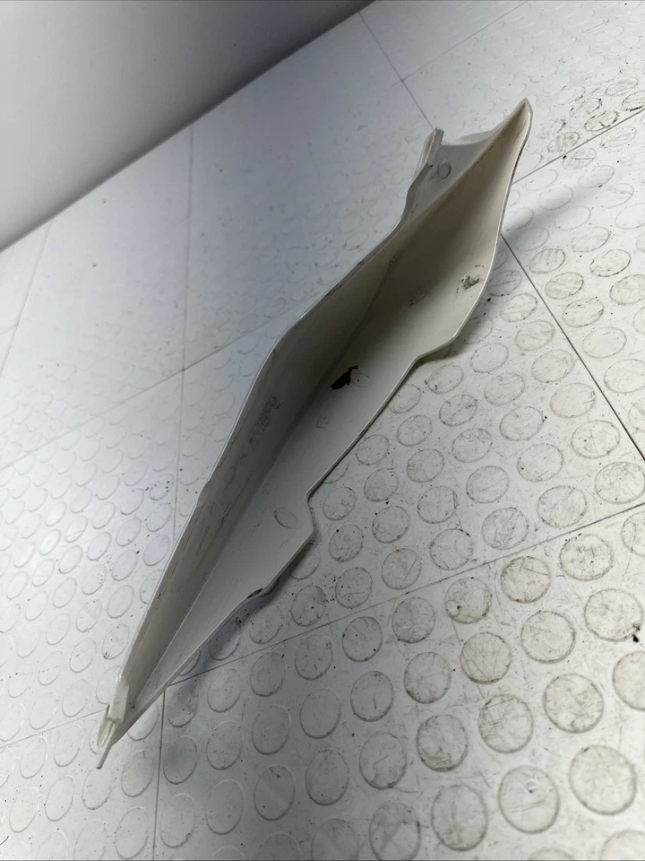 Carenado lateral original Triumph Street Triple 675 2008-2011 2307570 usado Foto 3 de 3