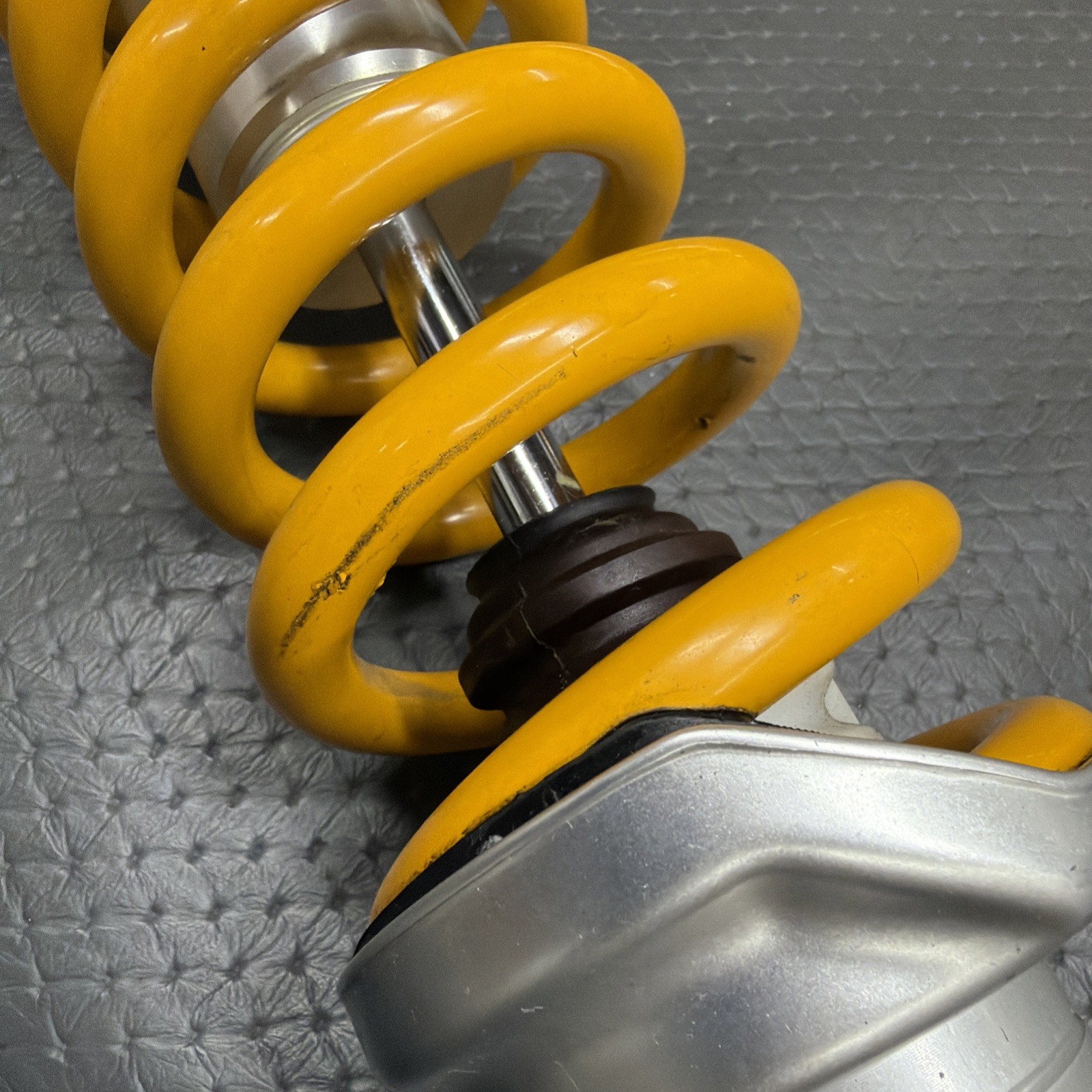 Lamborghini Aventador LP700 LP720 Rear Shock Absorbers OEM Pair 470512019S