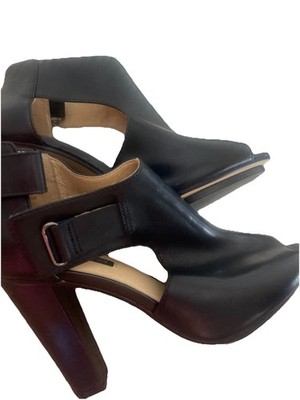 H&M Premium Leather Black Cut-Out Cuban Block Heel Ankle Bootie Pointed Toe