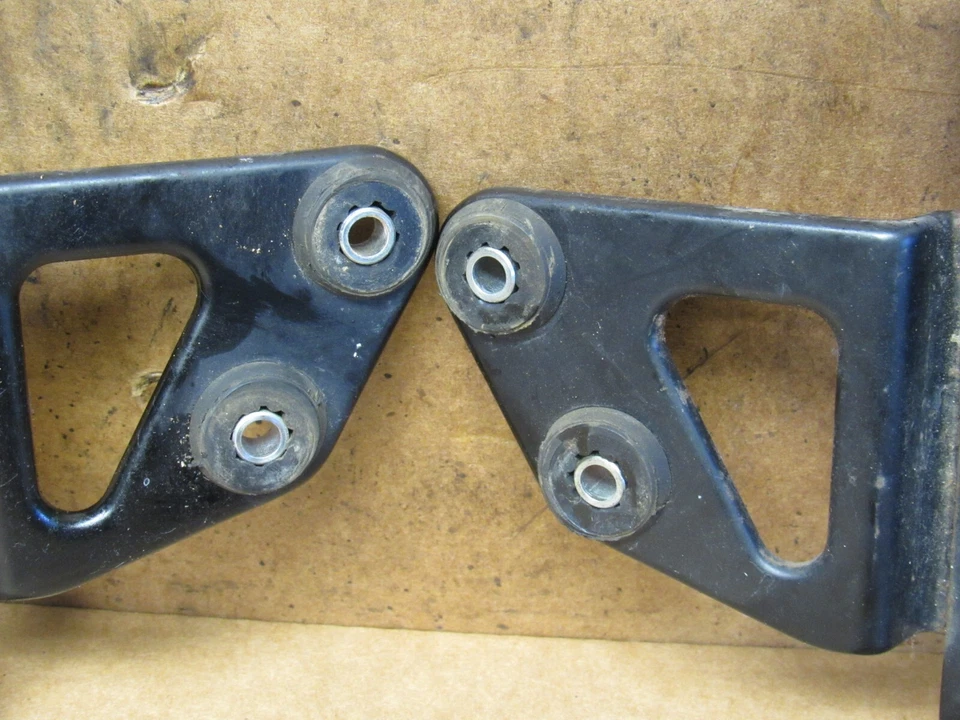 1984 Suzuki SP600 DR600 фары уши крепления 51530-14A00 - Изображение 3 из 4