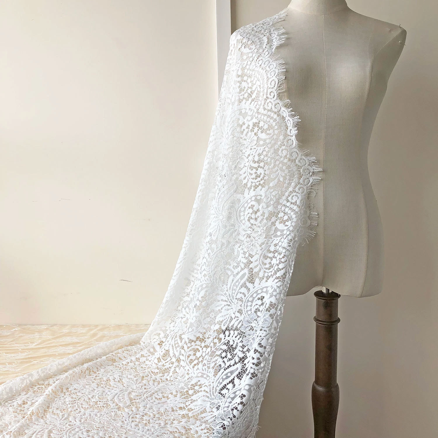OFF WHITE Abito da sposa ricamo bianco ciglia fiori fai da te tessuto pizzo 65 cm * 280 cm pz