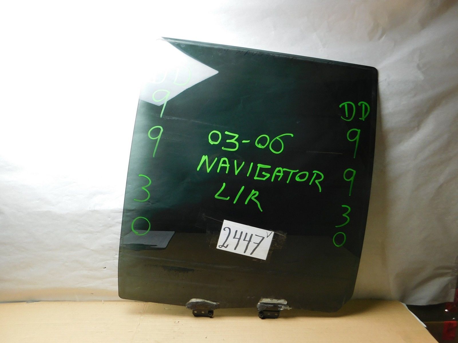 03 04 05 06 LINCOLN NAVIGATOR - REAR DRIVER Side Door Glass USED 2447V