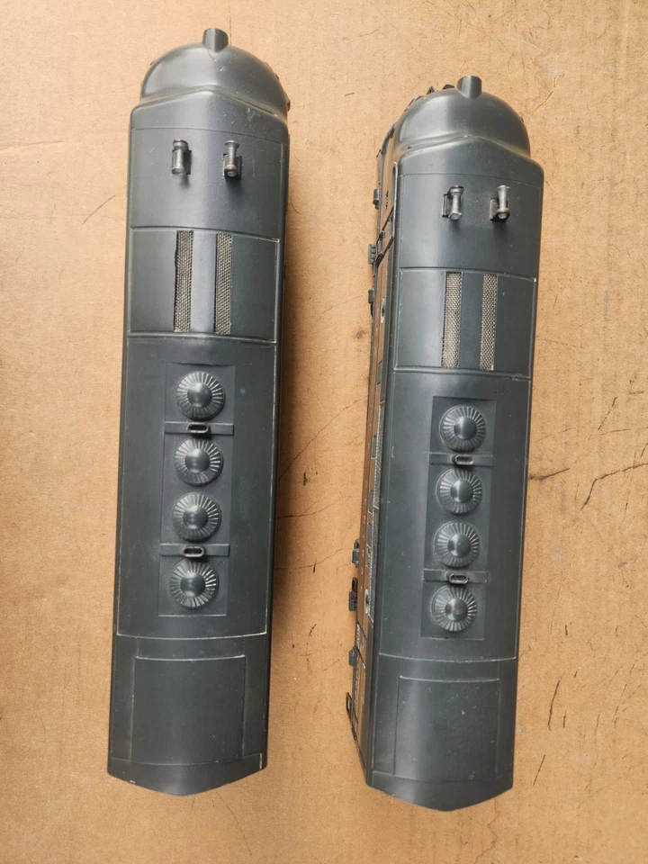 Postwar Lionel 2344 NYC New York F3 A-A Powered Dummy Diesel Switcher Locomotive - Image 3 of 4