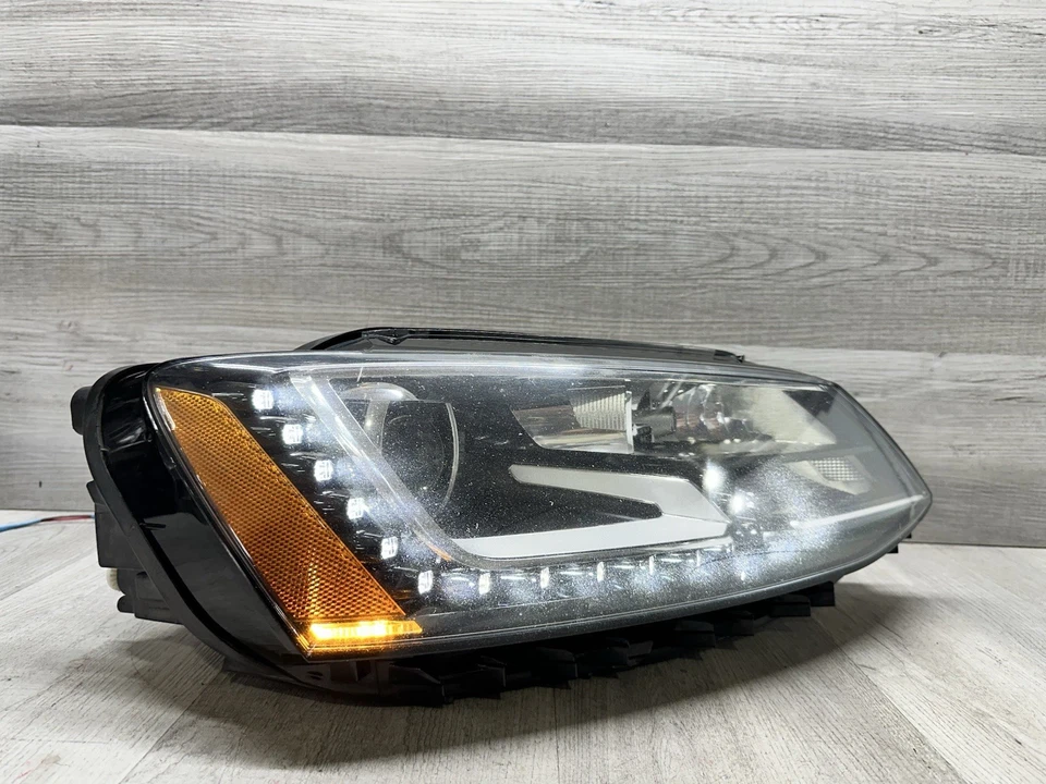 2012-2014 Volkswagen Jetta Passenger Right Headlight Xenon HID Complete OEM (L6) - Image 3 of 4