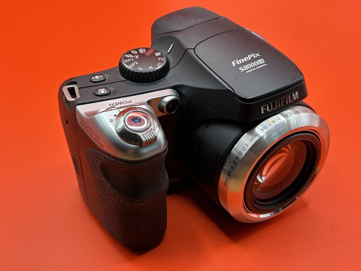 Fujifilm FinePix S Series S8000fd 8.0MP Digital Camera - Black for