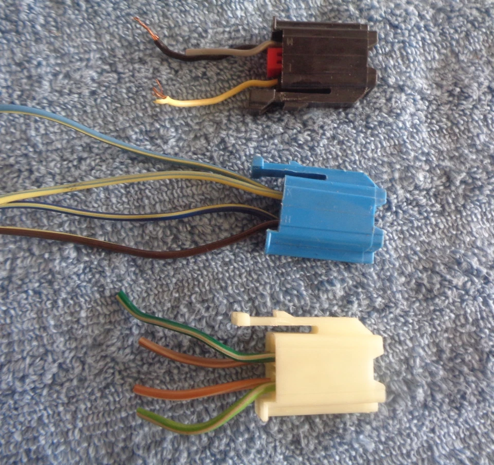 Genuine GM Delco 1970s-90s AM FM Stereo Radio 12 Pin Factory Harness Plugs - Image 3 of 4