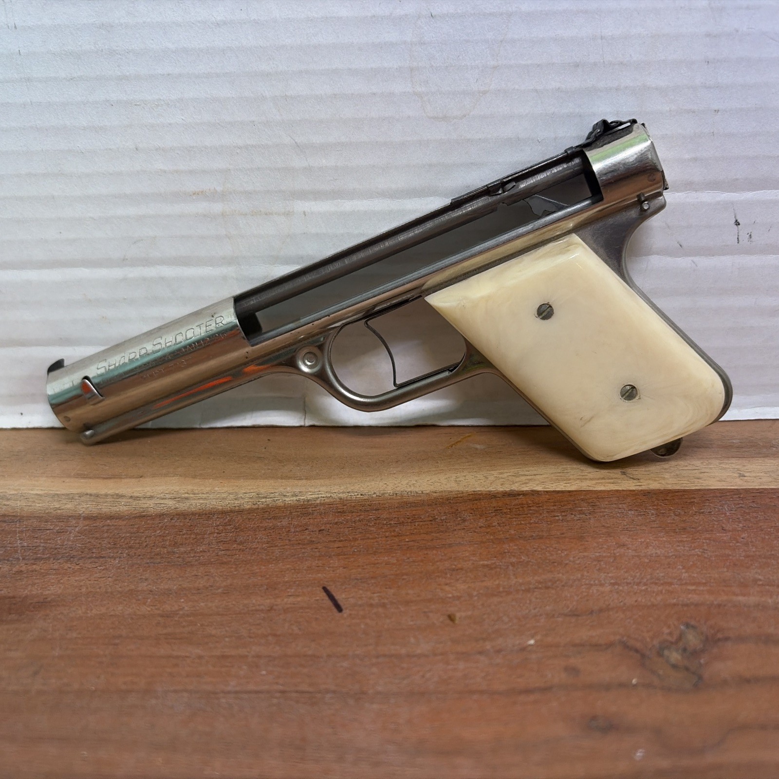 vintage 1930s Bullseye SHARP SHOOTER Toy RUBBER BAND Gun PISTOL •  WORKS