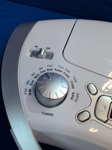 RCA RCD331WH Portable CD Player with AM/FM Radio White Line Out Power Cord Works - Picture 7 of 19