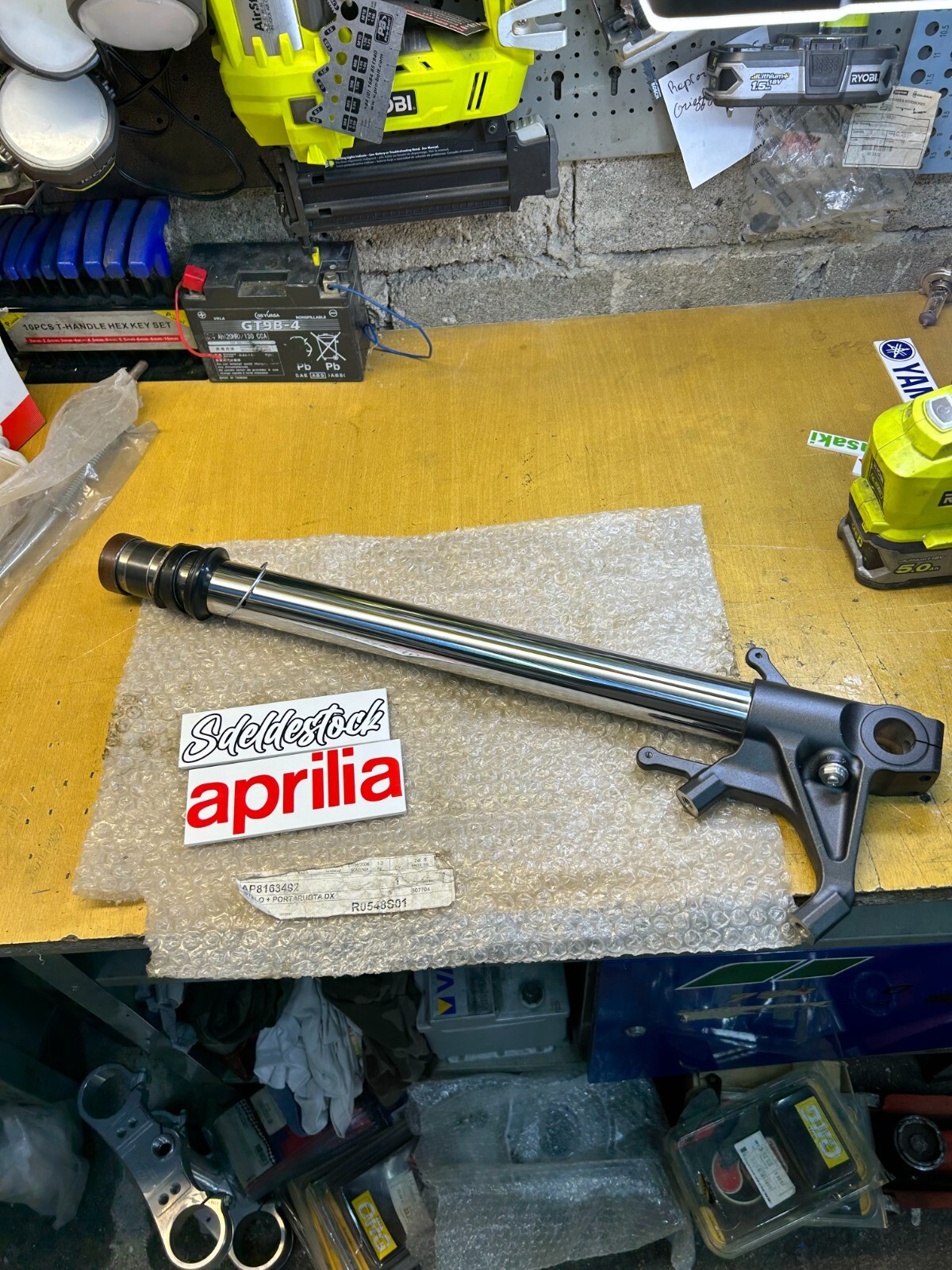 Tube de fourche droit Aprilia AP8163492 rigide en alliage forgé pour RSV4 1000